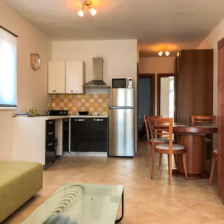 Mr. Hall Apartments Barbat na Rabu Eksteriør billede